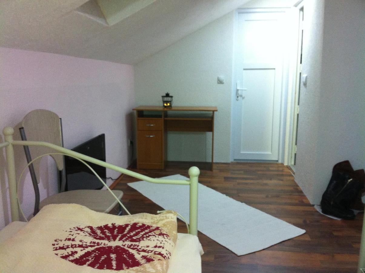 Pansion Zeyno SJJ Room photo